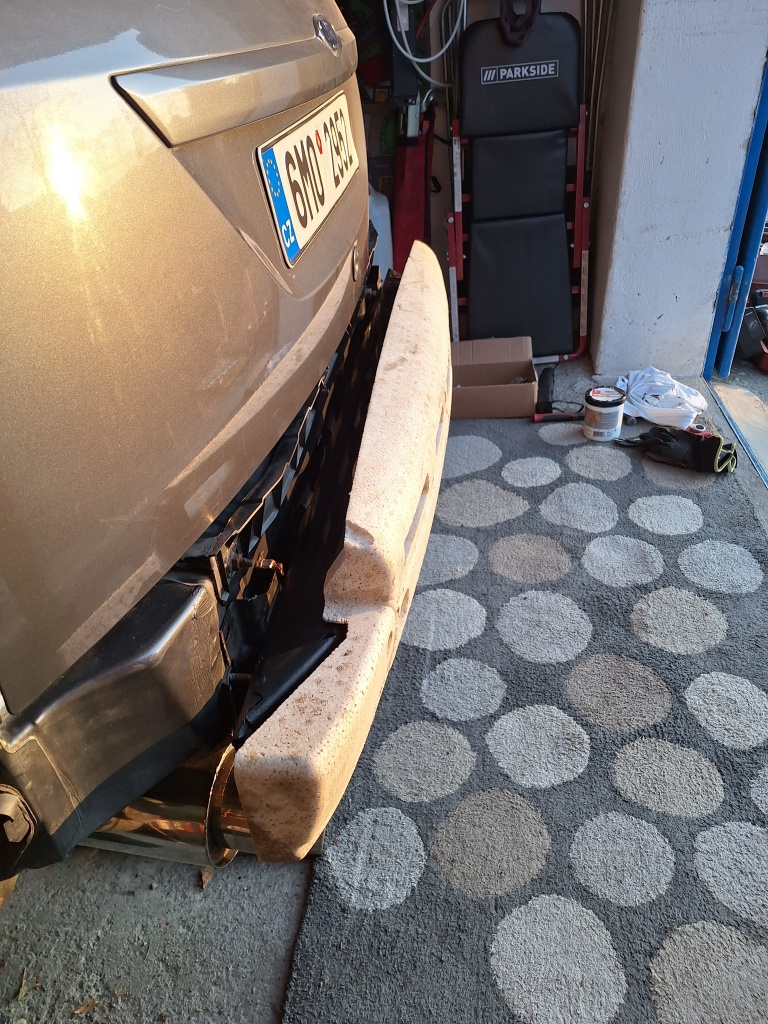 vyztuha polistyren bok.jpg